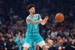 效率低！拉梅洛&middot;鲍尔半场13投仅4中拿到11分 三分6中2